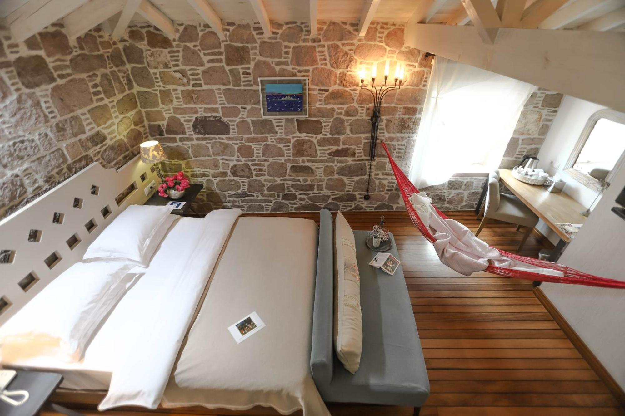 Cunda Lena Otel Аявали Екстериор снимка